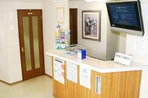 やまわき歯科（大阪インプラントセンター併設）の受付